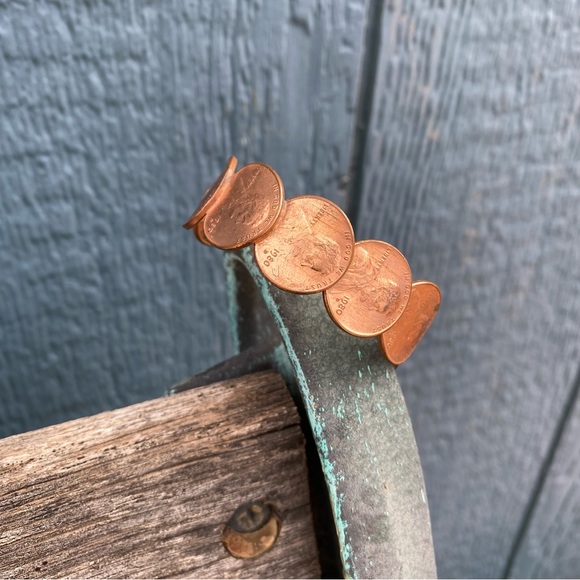 Vintage 80s penny bracelet cuff, size 7.5” - Picture 4 of 16